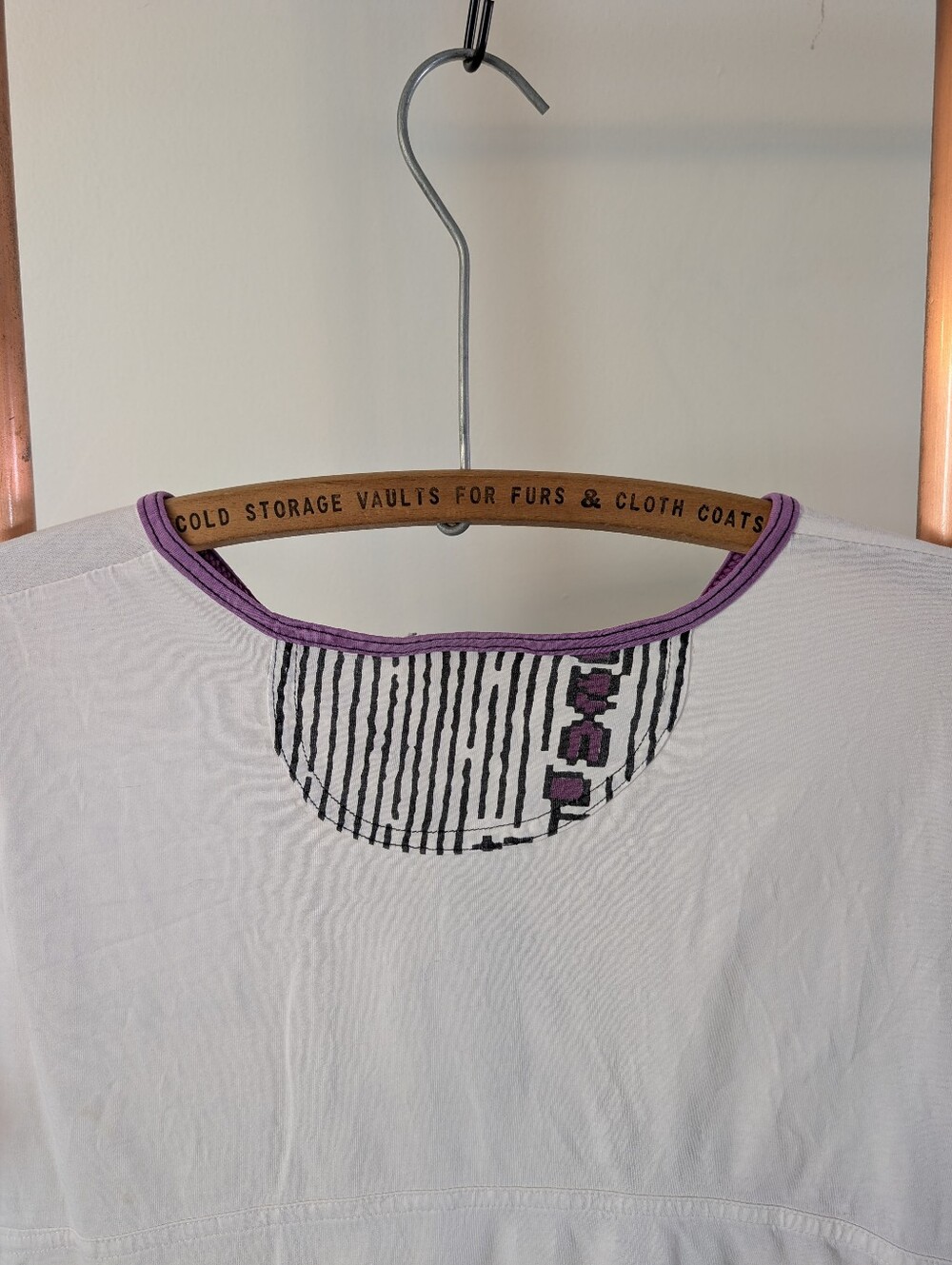 🔥80s/90s🔥- Reebok White Tee w/ Purple & Teal Geometric Accent, Tennis Vibe 🎾 - Picture 9 of 12